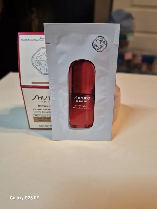 Shiseido Benefiance Wrinkle Smoothing Cream with Bonus Serum Sample, 15ml, NIB - Picture 9 of 10